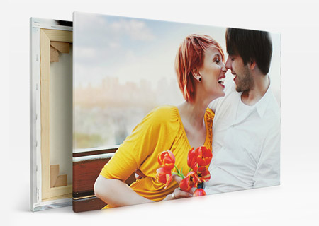 motif couple on holiday on canvas